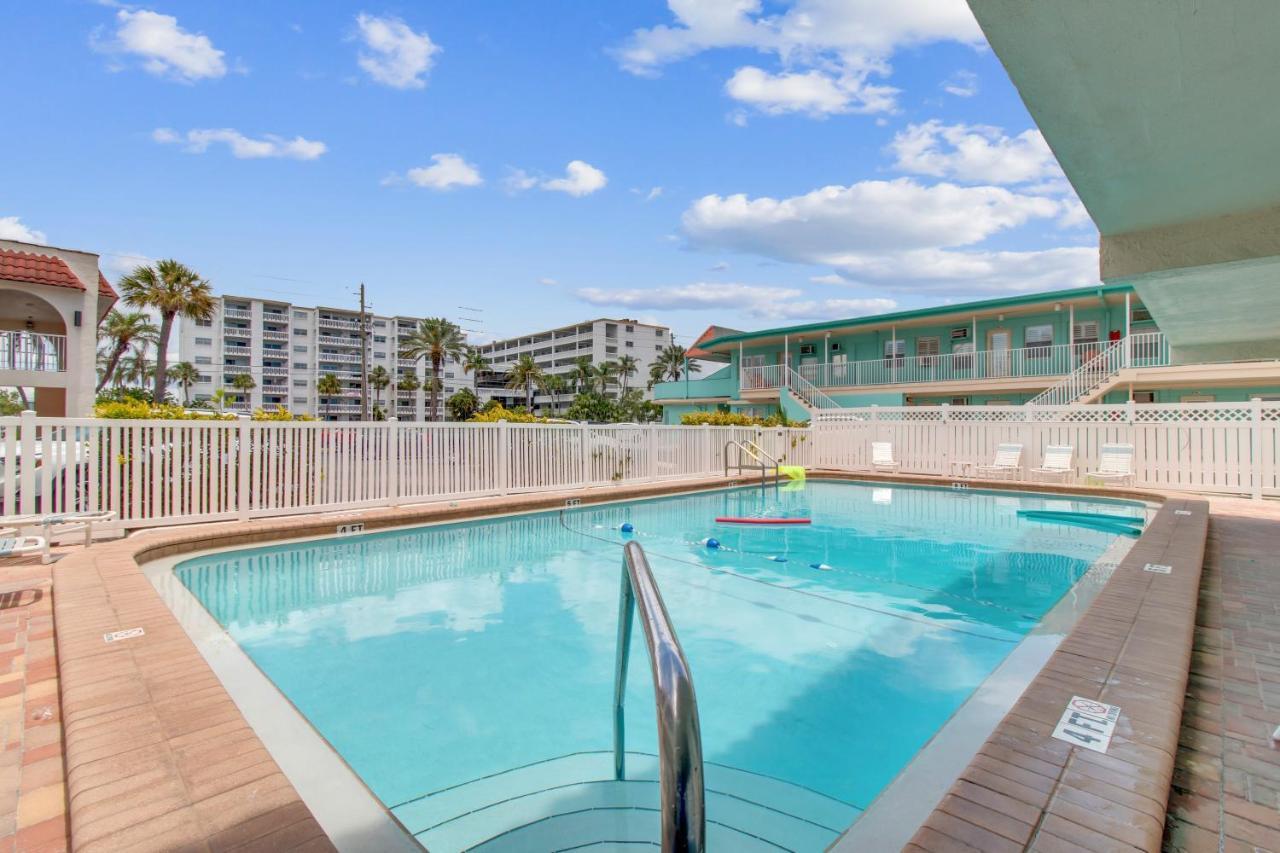 Redington Surf Resort St. Pete Beach Exterior foto